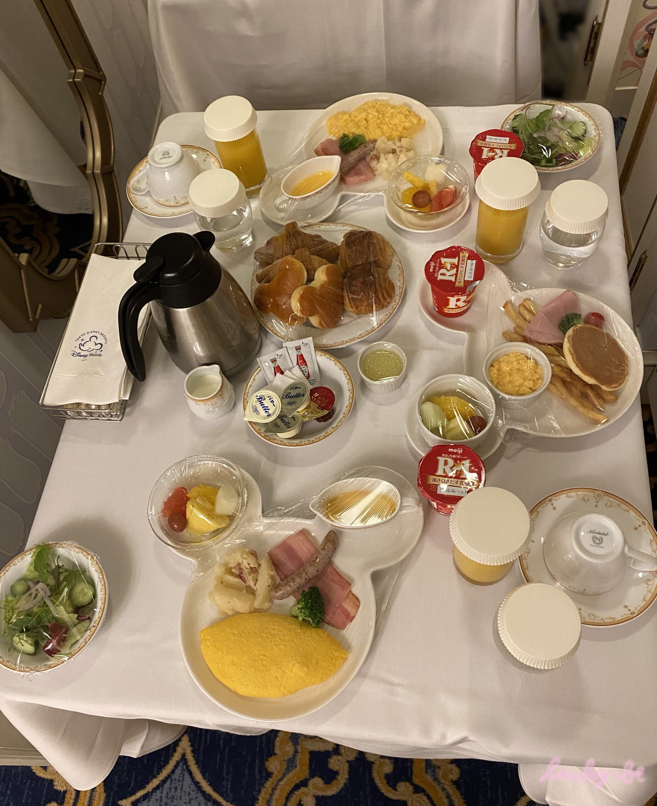 【ランドホテル】コンシェルジュの朝食ルームサービス★子供のはどうなる? 【ランドホテル】コンシェルジュの朝食ルームサービス★子供のはどうなる?